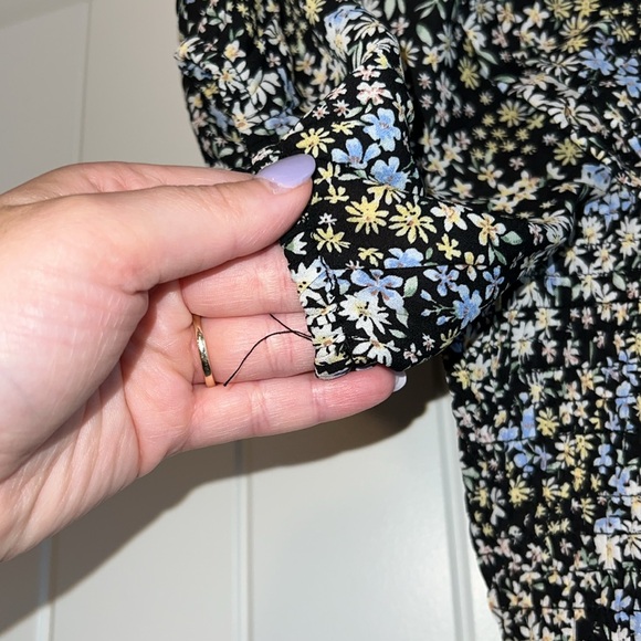 Heatherly Cropped Floral Blouse - Picture 3 of 6